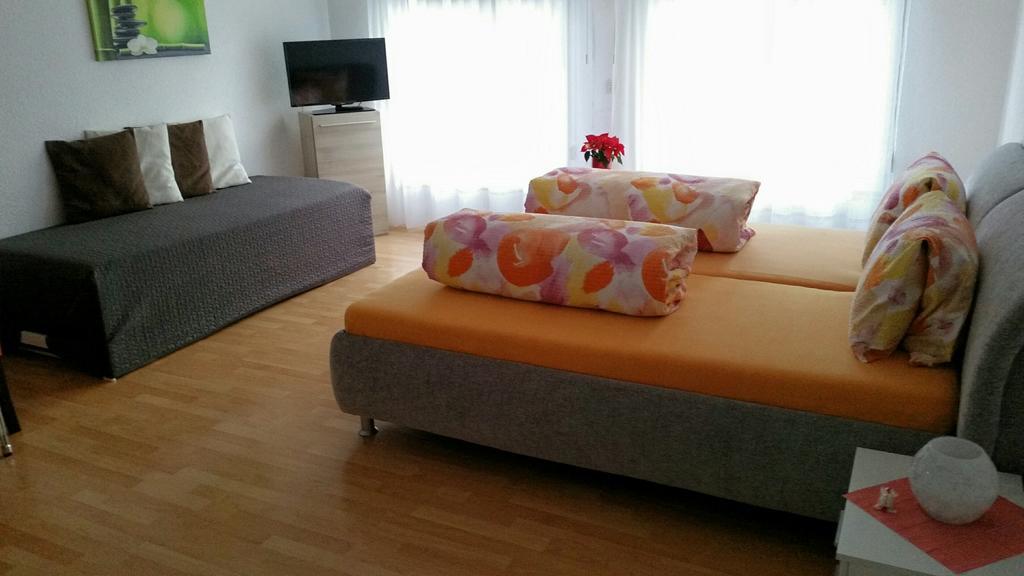 Ferienzimmer Arth Am See Bilik gambar